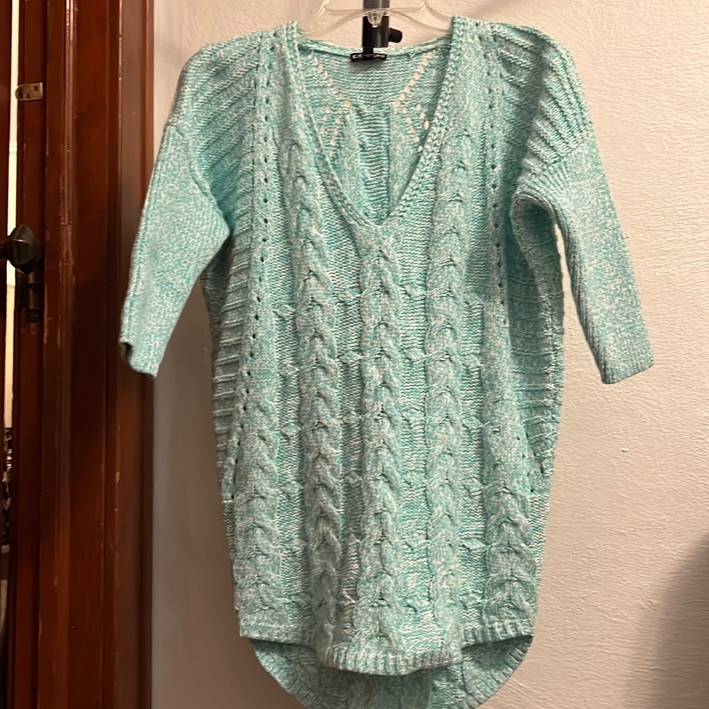 Three quarter sleeved sweater